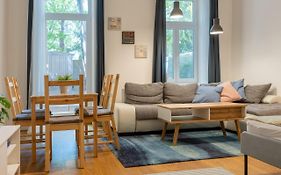 Cozy Apartment, 2 Private Terraces, 8 Min To City Center