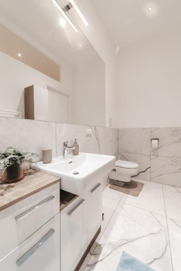 Cozy Apartment, 2 Private Terraces, 8 Min To City Center Wien Exterior foto